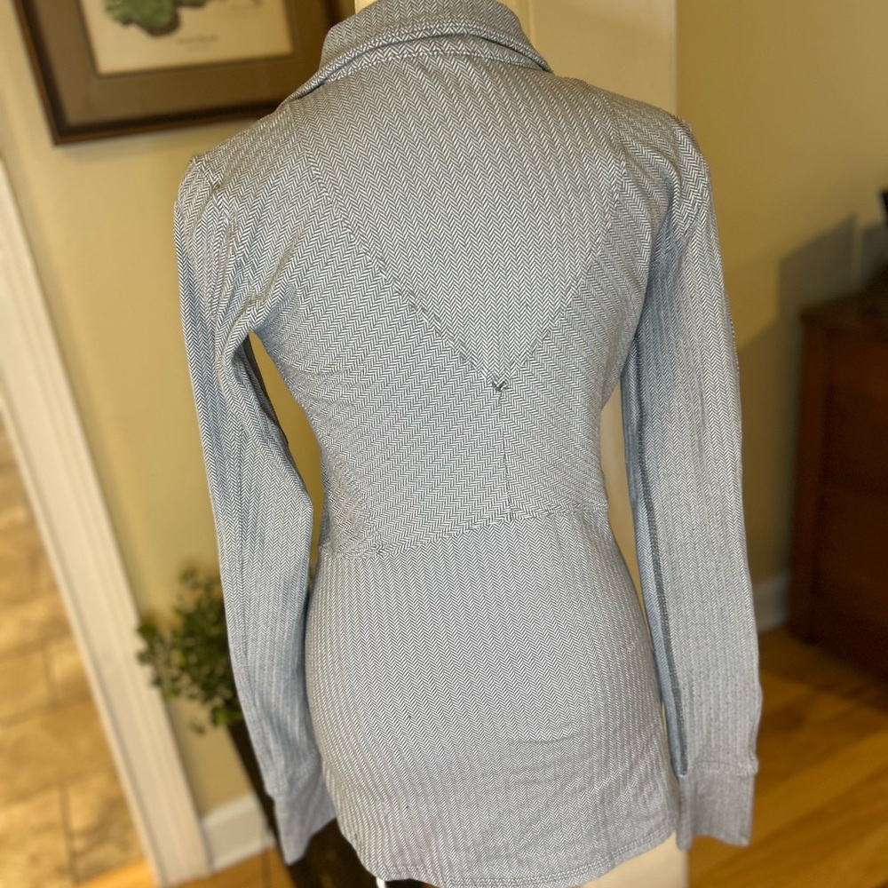 Lululemon Gray Herringbone Quarter-Zip Runners Pullover for Women - Picture 7 of 14